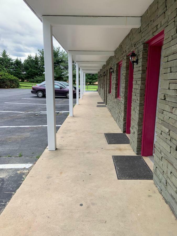 Travelodge By Wyndham Strasburg/Lancaster Amish Country Eksteriør billede